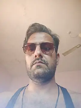 Snapshot of MAGNETICDADDY8 chatting on 11.03.25 MAGNETICDADDY8 online show from 11.03.25