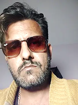 Snapshot of MAGNETICDADDY8 chatting on 11.09.25 MAGNETICDADDY8 online show from 11.09.25