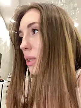 Evelyn Mooree online show from 01.06.25