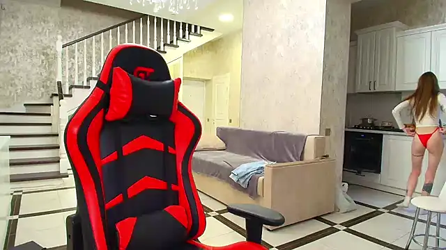 Evelyn Mooree online show from 01.14.25