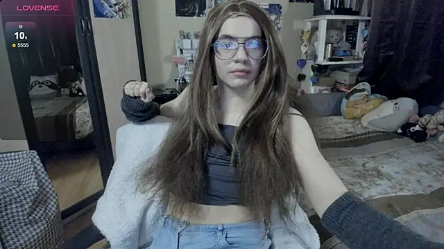 Snapshot of alexiamaleax chatting on 10.03.25 alexiamaleax online show from 10.03.25