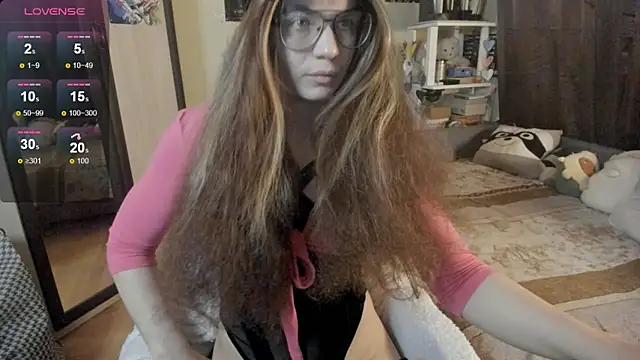 Snapshot of alexiamaleax chatting on 11.17.25 alexiamaleax online show from 11.17.25