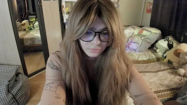 Snapshot of alexiamaleax chatting on 05.15.26 alexiamaleax online show from 05.15.26