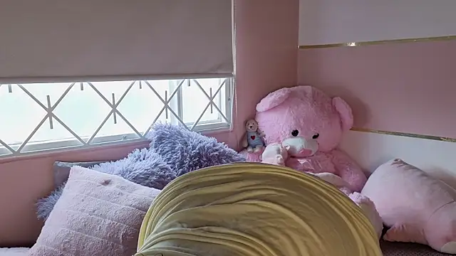 Charlotte  Miller online show from 09.28.25