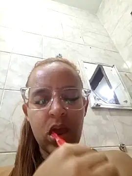 Snapshot of AliceRuivinha2 chatting on 09.29.25 AliceRuivinha2 online show from 09.29.25