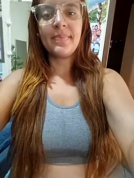 Snapshot of AliceRuivinha2 chatting on 10.25.25 AliceRuivinha2 online show from 10.25.25