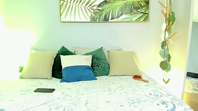 Snapshot of iriis_rosse chatting on 10.14.25 iriis rosse online show from 10.14.25