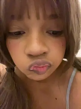 AwkwardJasminee online show from 11.26.25