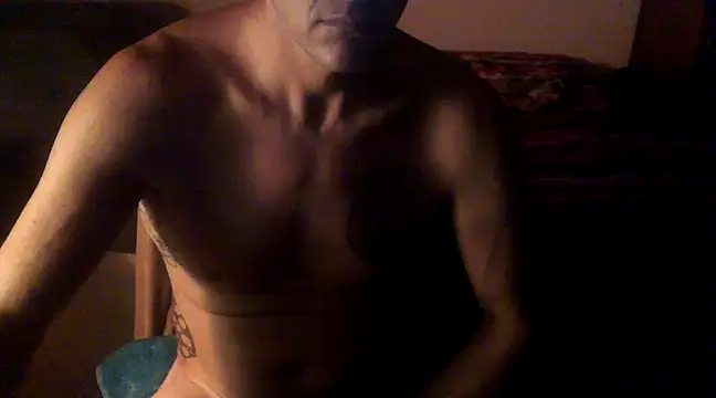 Snapshot of GoloZeusMax chatting on 03.17.25 GoloZeusMax online show from 03.17.25