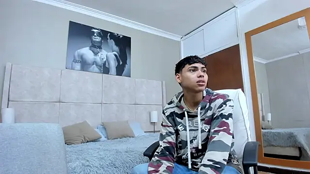 Snapshot of adam_piarse01 chatting on 10.15.25 adam piarse01 online show from 10.15.25