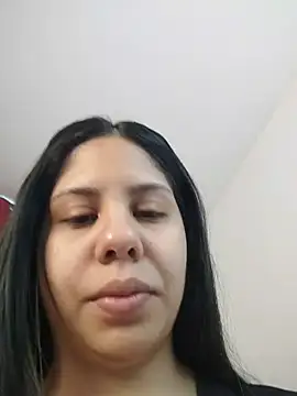 Snapshot of downsonMia chatting on 04.27.26 downsonMia online show from 04.27.26