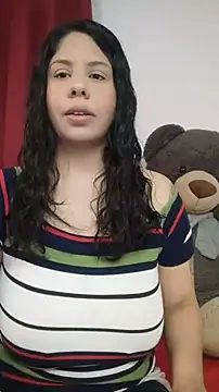 Snapshot of downsonMia chatting on 05.15.26 downsonMia online show from 05.15.26