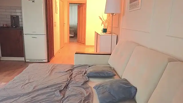 KristineEsme online show from 11.23.25