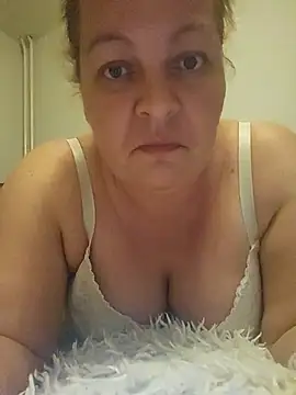 Snapshot of RyleeSherry chatting on 02.14.25 RyleeSherry online show from 02.14.25