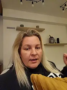 Snapshot of RyleeSherry chatting on 02.24.25 RyleeSherry online show from 02.24.25