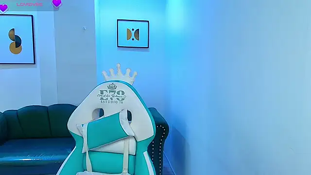 Snapshot of Arianna_sweeet chatting on 10.14.25 Arianna sweeet online show from 10.14.25