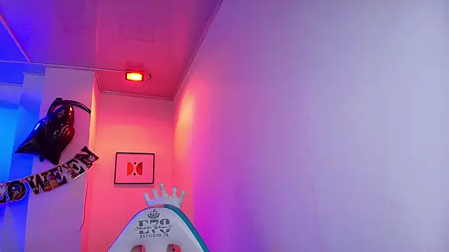 Snapshot of Arianna_sweeet chatting on 10.28.25 Arianna sweeet online show from 10.28.25