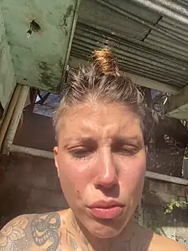 Snapshot of Izy_cute_ chatting on 01.29.25 Izy cute online show from 01.29.25