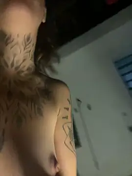 Snapshot of Izy_cute_ chatting on 02.02.25 Izy cute online show from 02.02.25