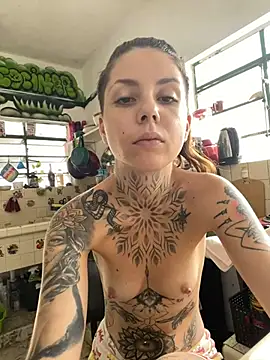 Snapshot of Izy_cute_ chatting on 02.09.25 Izy cute online show from 02.09.25