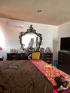 Snapshot of Izy_cute_ chatting on 10.22.25 Izy cute online show from 10.22.25