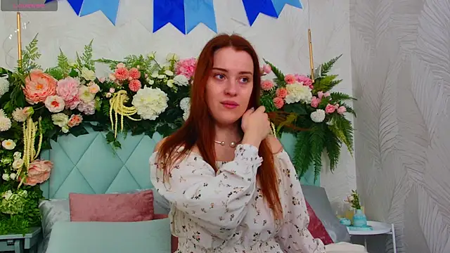 Snapshot of EllieGarson chatting on 09.25.25 EllieGarson online show from 09.25.25