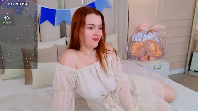 Snapshot of EllieGarson chatting on 09.28.25 EllieGarson online show from 09.28.25