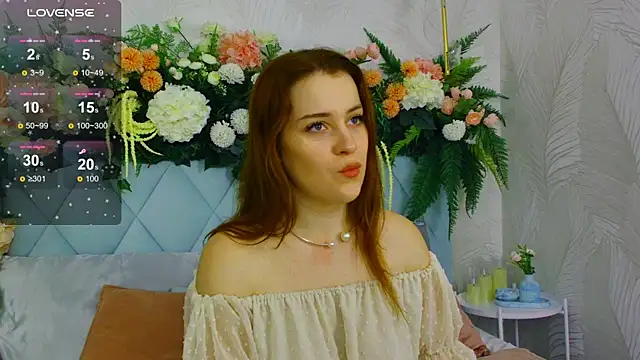 Snapshot of EllieGarson chatting on 10.05.25 EllieGarson online show from 10.05.25