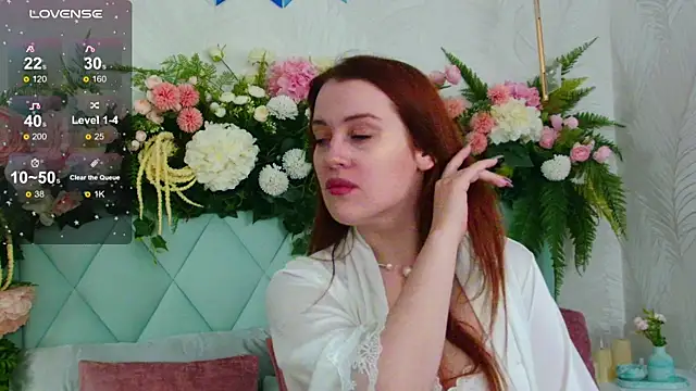 Snapshot of EllieGarson chatting on 10.06.25 EllieGarson online show from 10.06.25