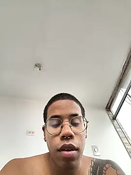 Snapshot of THEGOATHL chatting on 10.05.25 THEGOATHL online show from 10.05.25