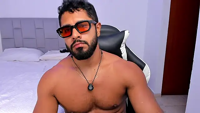 Santiago huntt online show from 04.15.26