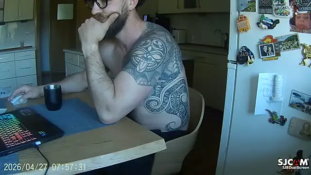 Snapshot of realdilf chatting on 04.27.26 realdilf online show from 04.27.26