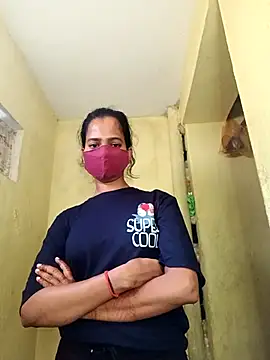 Snapshot of Pooja_cut chatting on 10.11.25 Pooja cut online show from 10.11.25