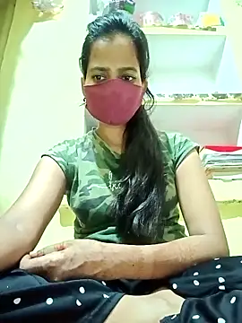 Snapshot of Pooja_cut chatting on 10.11.25 Pooja cut online show from 10.11.25