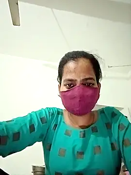 Snapshot of Pooja_cut chatting on 11.01.25 Pooja cut online show from 11.01.25