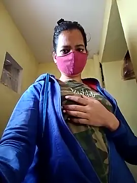 Snapshot of Pooja_cut chatting on 11.07.25 Pooja cut online show from 11.07.25