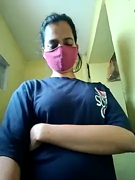 Snapshot of Pooja_cut chatting on 11.10.25 Pooja cut online show from 11.10.25