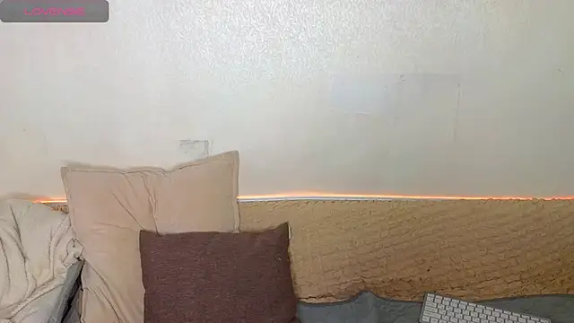 Snapshot of emilytrays chatting on 02.03.26 emilytrays online show from 02.03.26