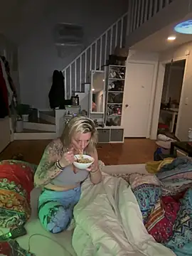 Snapshot of kittiekatieyogi chatting on 02.10.25 kittiekatieyogi online show from 02.10.25