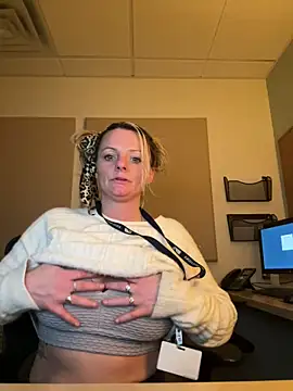 Snapshot of kittiekatieyogi chatting on 02.28.25 kittiekatieyogi online show from 02.28.25