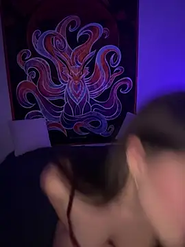 laylamaee online show from 04.18.26