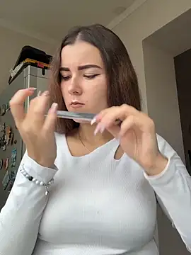 mewKate online show from 10.11.25