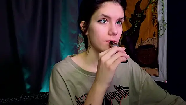 Snapshot of Hyeon_Jin chatting on 01.05.25 Hyeon Jin online show from 01.05.25