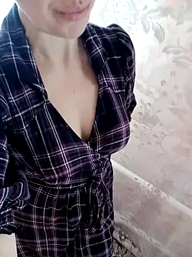 Snapshot of Calibers2932 chatting on 02.11.25 Calibers2932 online show from 02.11.25