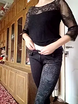 Snapshot of Calibers2932 chatting on 10.08.25 Calibers2932 online show from 10.08.25