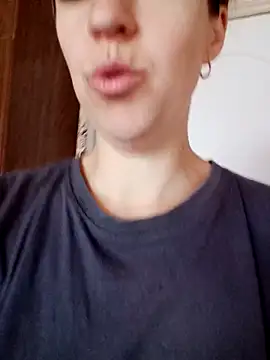 Snapshot of Calibers2932 chatting on 10.19.25 Calibers2932 online show from 10.19.25