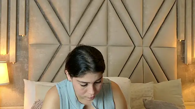 Snapshot of MilaRux chatting on 04.25.26 MilaRux online show from 04.25.26