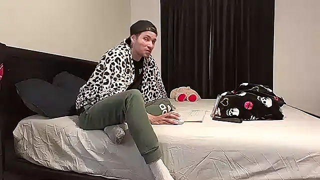 azzel19 online show from 02.14.25