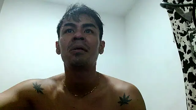 Snapshot of lonelydick2002 chatting on 10.26.25 lonelydick2002 online show from 10.26.25