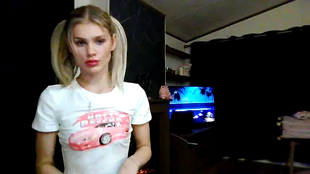 English Teen Evelyn online show from 01.12.25